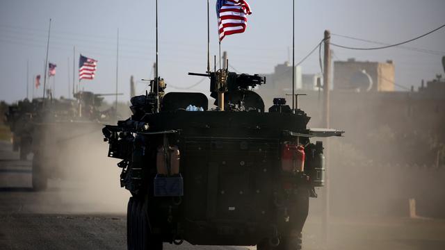 Tank milik tentara AS melintas di wilayah Iran (AFP/Delil Souleiman)