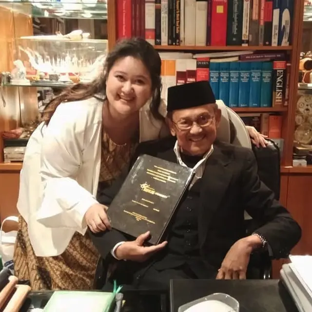 BJ Habibie dan cucu