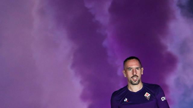 FOTO: Dengan Jersey Nomor 7, Franck Ribery Sapa Suporter Fiorentina