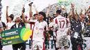 Pemain Garudayaksa meluapkan kegembiraan usai meraih juara Pegadaian Championship setelah mengalahkan PSS Sleman 4-3 lewat adu penalti dalam babak final di Stadion Maguwoharjo, Sleman, pada Sabtu (9/5/2026) malam WIB.