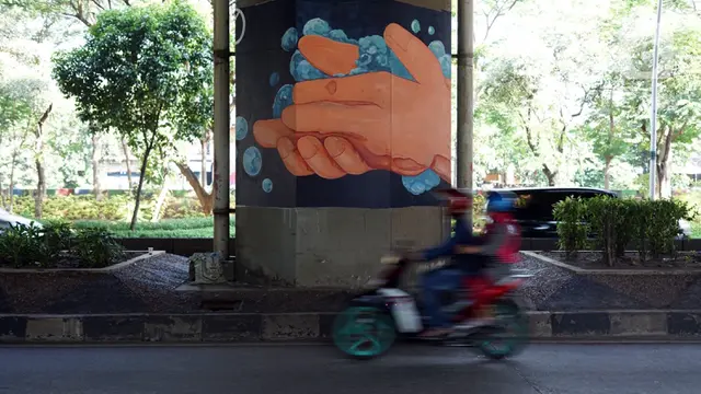 FOTO: Kolong Tol Ir. Wiyoto Wiyono Dihiasi Mural Bertema Covid-19