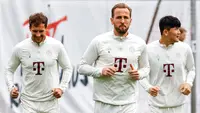 (Kiri ke kanan) Pemain Bayern Munchen #08 Leon Goretzka, #09 Harry Kane dan #03 Kim Min-Jae menghadiri sesi Latihan menjelang leg kedua semifinal Liga Champions 2023/2024 di tempat latihan Saebener Strasse di Munich, Selasa (7/5/2024). (ALEXANDRA BEIER / AFP)