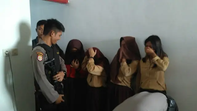 Pelajar Mesum Digerebek Polisi
