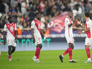 Para pemain AS Monaco melakukan selebrasi pada akhir matchday 1 League Phase Liga Champions 2024/2025 yang digelar di Stade Louis II, Kamis, 19 September 2024 atau Jumat (20/9/2024) dini hari WIB. (AP Photo/Laurent Cipriani)