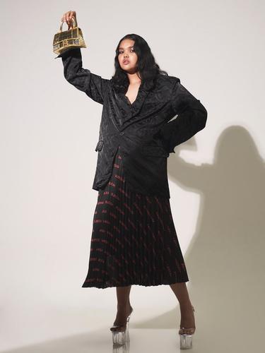 7 Potret Shahnaz Indira, Model Asal Indonesia yang Debut di London Fashion Week 2023