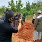 Proses pemakaman jenazah dua terduga teroris Makassar (Liputan6.com/Fauzan)