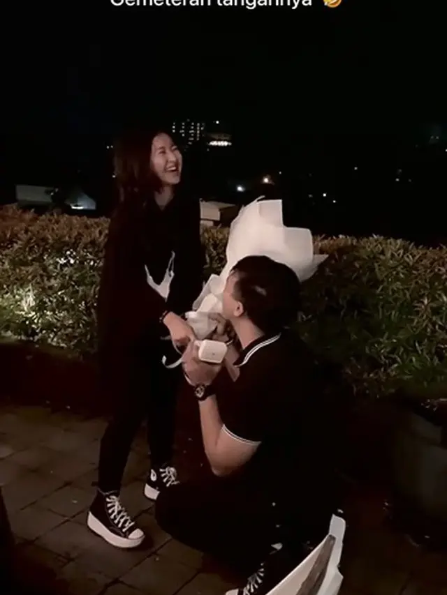6 Momen Adinda Azani Dilamar Kekasih, Bersahabat Selama 14 Tahun