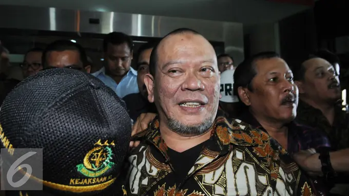 20160531- La Nyalla Tolak Berkas Penahan-Jakarta- Helmi Afandi