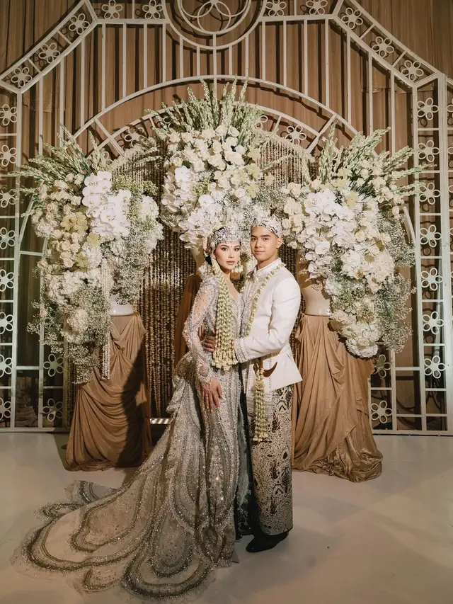 Pakai Kalung Berlian Langka, Gaya Mewah Alyssa Daguise Saat Menikah dengan Al Ghazali