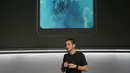 Mario Queiroz menjelaskan fasilitas terbaru pada Pixel 2 dalam acara Google di SFJAZZ Center, San Francisco, California, Rabu (4/10). Pixel 2 tampil dengan layar 5 inci beresolusi 1080 piksel  dan aspek rasio 16:9. (AP Photo/Jeff Chiu)