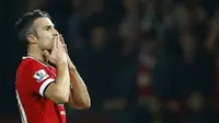 Robin van Persie luapkan kegembiraan usai cetak gol lawan Hull City (REUTERS/Darren Staples)
