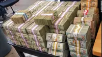 Uang 'Panas' Rp 40 Miliar Ditemukan di Bagasi Mobil  (CNN)