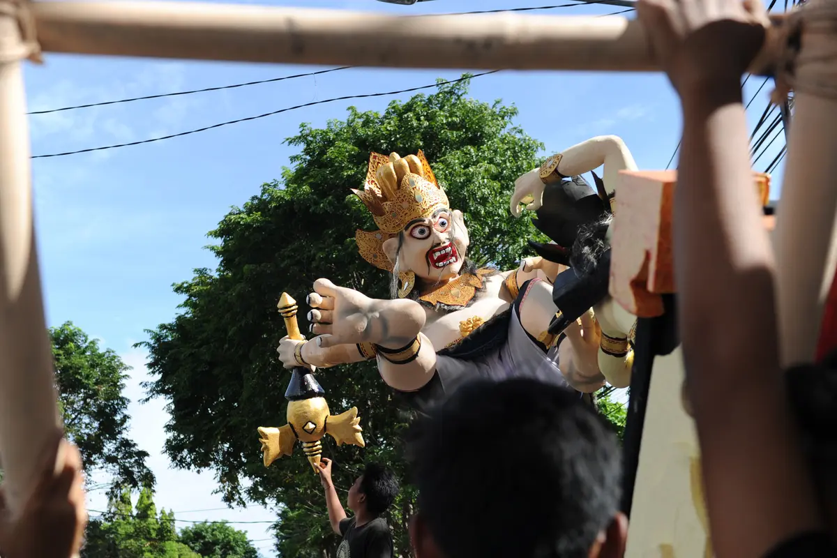 Sambut Nyepi, Umat Hindu Bali Siapkan Ogoh-Ogoh
