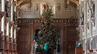 Dekorasi pohon Natal di Windsor Castle, Inggris, pada November 2019. (AP/Alastair Grant)