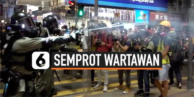 VIDEO: Polisi Hong Kong Semprot Cairan Lada ke Wartawan