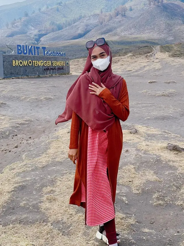 Ria Ricis dan Moana ke Gunung Bromo