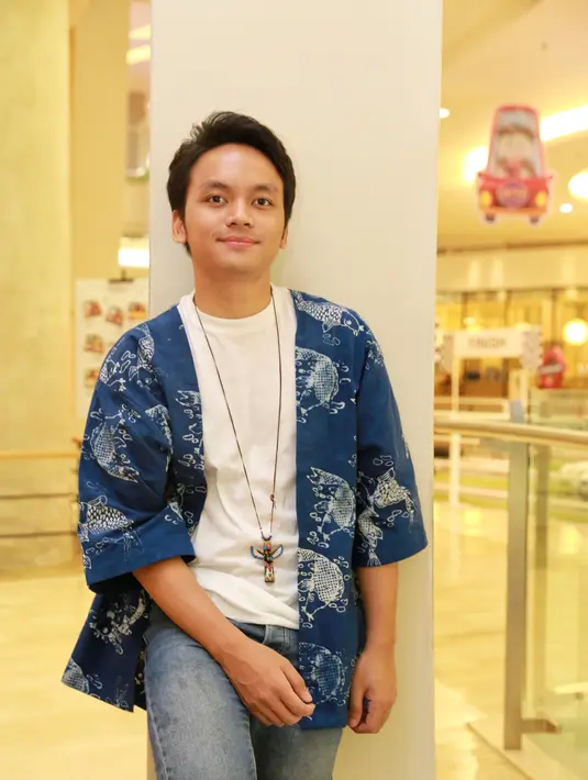 Untuk bisa mendapatkan suasana nostalgia seperti judul lagunya, Calvin Jeremy kembali meramaikan industri musik Tanah Air. Penyanyi muda itu menghadirkan landscape Korea Selatan sebagai latar belakang video klipnya. (Adrian Putra/Bintang.com)