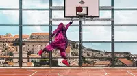 Misi Khusus dari Potret Kakak Beradik Berhijab Pakai Busana Tradisional Saat Main Basket