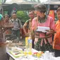 Para juri menilai masakan para peserta Lomba Masak Ikan Nusantara di Kemang Village, Jumat (11/8/2017) (Foto: Liputan6.com/ Akbar Muhibar)