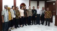 Kepala BP Batam, Edy Putra Irawady menerima kedatangan Konsulat Jenderal Pemerintah RRC di Medan, Qiu Weiwei bersama rombongan di Gedung Utama BP Batam, Rabu (7/8).
