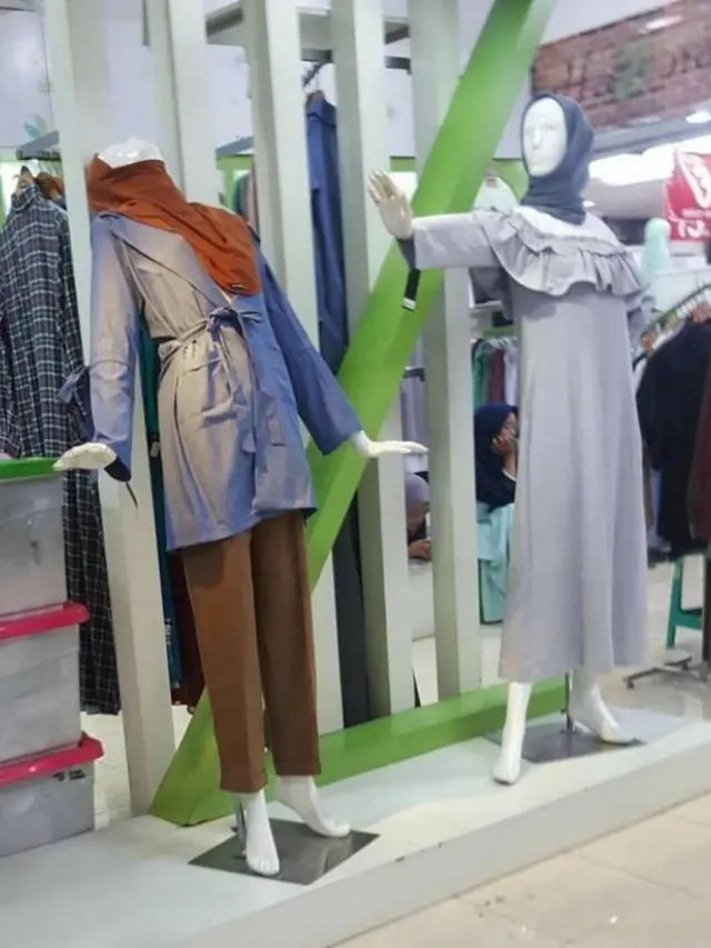 6 Manekin Busana Wanita Ini Absurd Banget, Enggak Habis Pikir