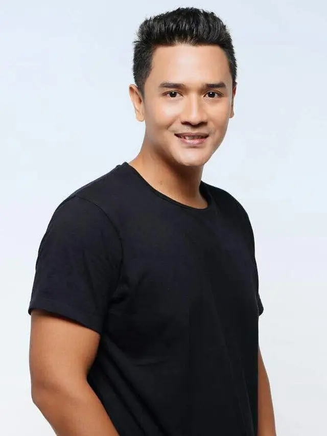 ilustrasi potret Fery Ixel pemeran antagonis di FTV Kisah Nyata Indosiar bersama keluarga/instagram: Fery Ixel