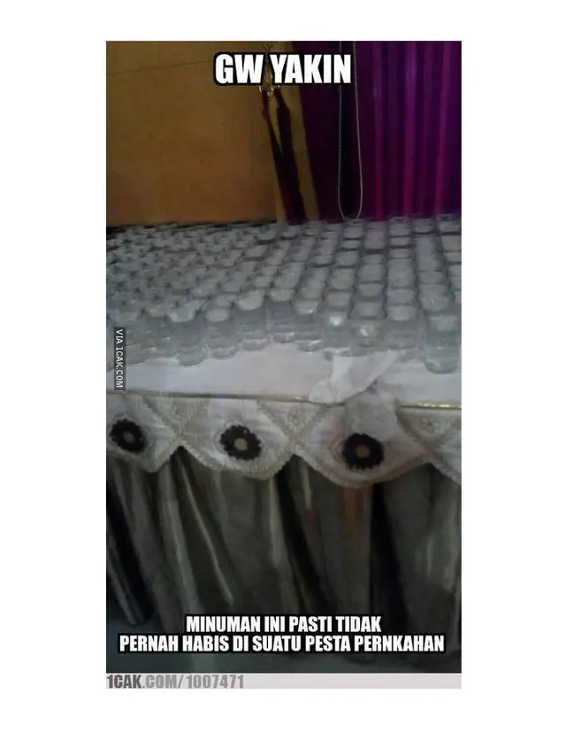 6 Meme Kocak Saat Resepsi Pernikahan Ini Sering Terjadi