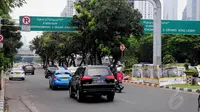 Gerbang ERP untuk jalan berbayar sudah tegak berdiri di Jalan Jendral Sudirman, Jakarta, Minggu (6/7/14). (Liputan6.com/Faizal Fanani)