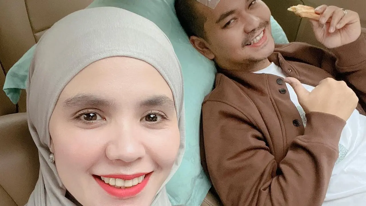 Indra Bekti bersama istrinya, Aldila Jelita (https://www.instagram.com/p/Cn8OoijPvqs/)