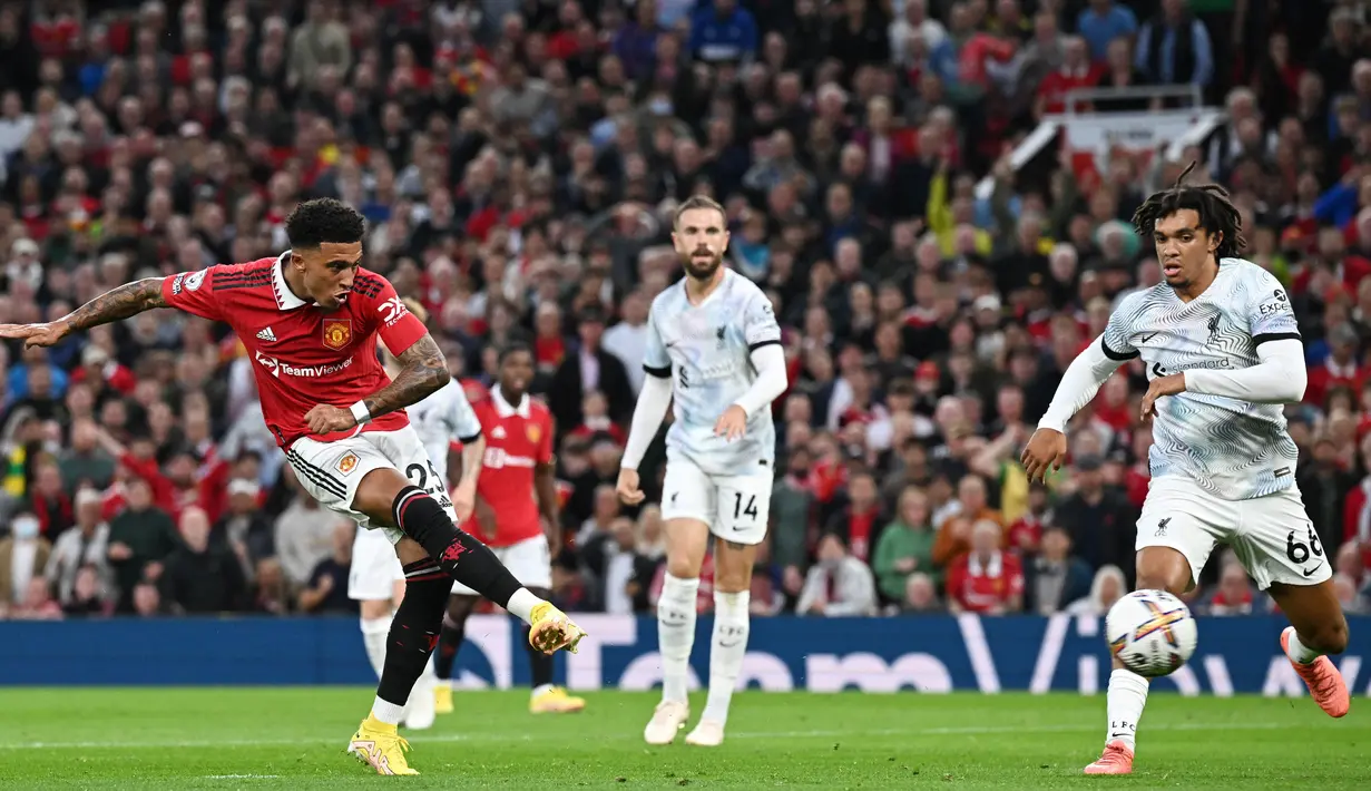 Gol dari Sancho tersebut menjadi pelecut semangat pasukan Erik ten Hag. MU tampil mendominasi dan menguasai jalannya laga.