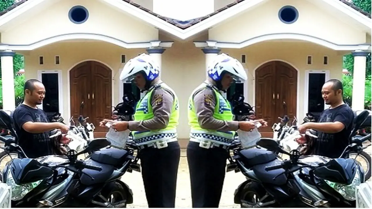 Tak Disangka, Pengendara Motor Ditilang di Depan Rumah Pribadinya