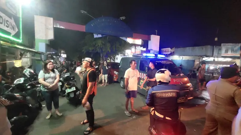 Warga perumahan Pondok Arum, Karawaci, Kota Tangerang