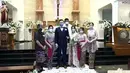 Pernikahan kakak perempuan Dita, Kirana Karang dilangsungkan di Gereja Katolik Santo Antonius, Padua, Kotabaru, Yogyakarta pada Sabtu (7/8). (YouTube/Kirana Karang)