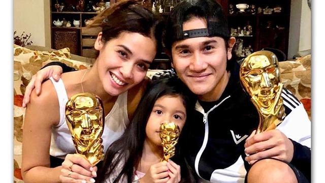 7 Tahun Menikah, Ini 7 Potret Kemesraan Vino Bastian dan Marsha Timothy