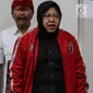 Wali Kota Surabaya Tri Rismaharini menghadiri acara pelantikan dirinya sebagai Ketua DPP PDIP bidang Kebudayaan di Kantor DPP PDIP, Jakarta, Senin (19/8/2019). Risma resmi menjabat sebagai Ketua Bidang Kebudayaan DPP PDI Perjuangan masa bakti 2019-2024. (Liputan6.com/Johan Tallo)