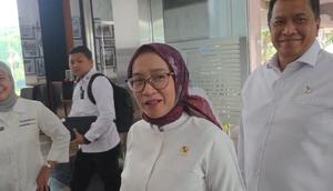 Menteri Pendayagunaan Aparatur Negara dan Reformasi Birokrasi (MenPAN-RB) Rini Widyantini mengunjungi Menteri Keuangan Purbaya Yudhi Sadewa di kantor Kementerian Keuangan, Jakarta, Senin (29/12/2025). (Liputan6.com/Tira)