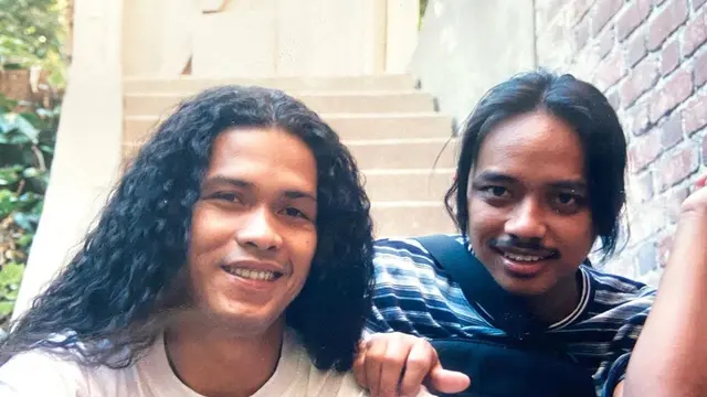 7 Potret Lawas Dewa Budjana, Sudah Gondrong Sejak Dulu