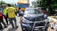 Kecelakaan Beruntun di Jalan Raya Bogor, Satu Mobil Ringsek Terjepit Antara Truk