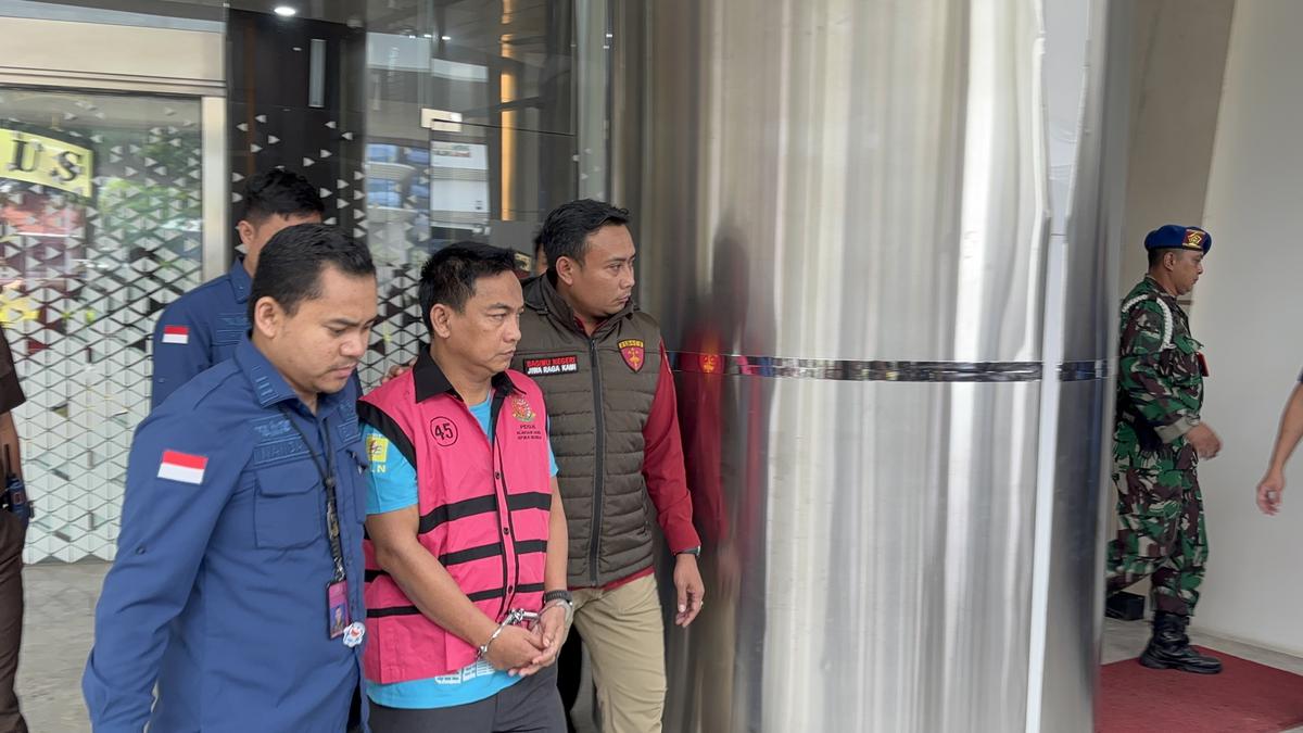 Ketua Ombudsman Hery Susanto diduga terima Rp 1,5 miliar dari perusahaan tambang — inilah alasan Kejagung menangkapnya hanya 6 hari setelah menjabat. Ironi yang sulit diabaikan. #Ombudsman #Gratifikasi #Kejagung