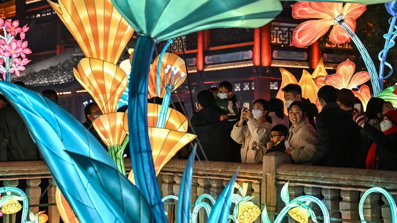 Suasana Taman Yu di Shanghai Jelang Tahun Baru Imlek
