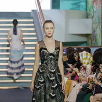 Sebastian Gunawan hadirnya busana natal yang elegan berpadu dengan perhiasan mewah (Foto: Frank & Co)