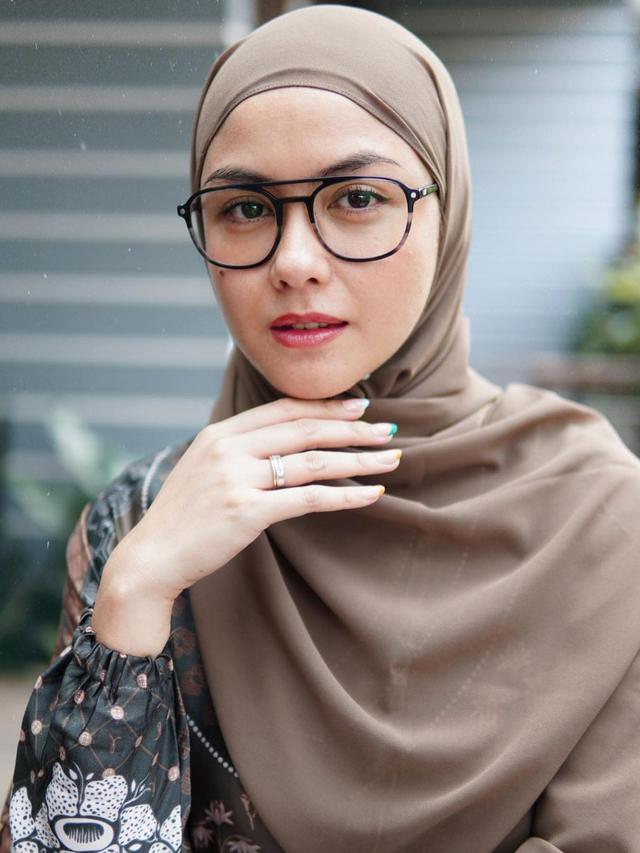 7 Gaya Hijab Revalina S Temat, Inspirasi untuk Idul Fitri