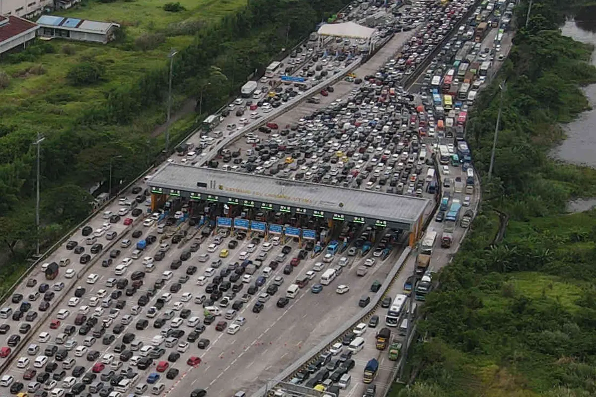 KEPADATAN RUAS JALAN TOL