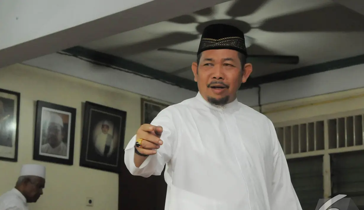 Fahrurrozi mengenyam pendidikan di MI, SMP, dan SLTA. Dia juga pernah belajar d Pesantren As-Saqofah, Tebet. Foto diambil pada Rabu (3/12/2014). (Liputan6.com/Herman Zakharia)