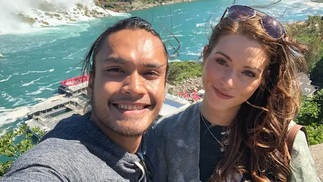 [Fimela] Randy Pangalila dan Istri