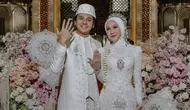 Arbani Yasiz dan Raissa Ramadhani resmi menikah. (dok. Instagram @arbaniyasiz/https://www.instagram.com/p/DNIBTZDhcRx/)