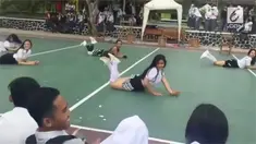 Video tarian seksi sejumlah pelajar perempuan SMU buat warganet geram.
