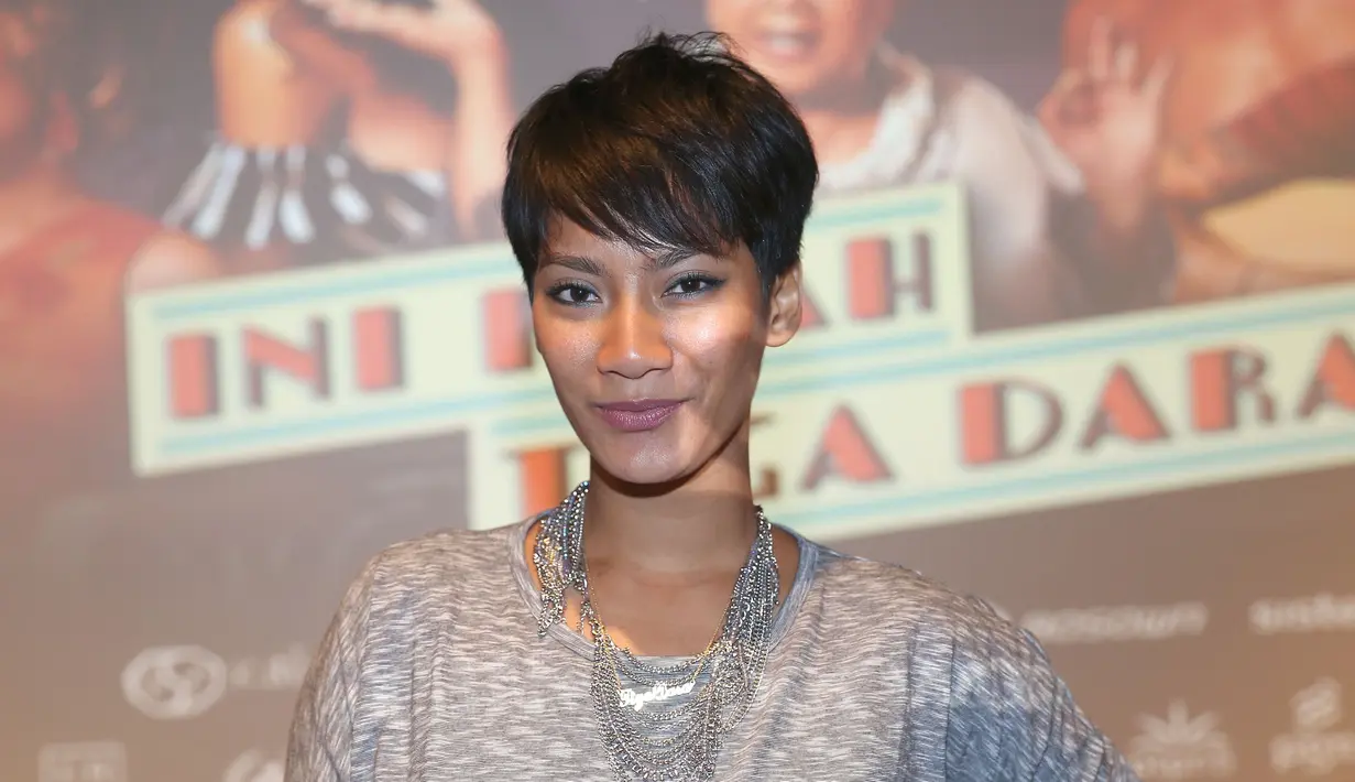 Pemeran Sari dalam film A Copy Of My Mind itu menerima tawaran ini lantaran sutradaranya, Nia Dinata. Baginya, menari, menyanyi dan berakting sekaligus menjadikan tantangan baru dalam dunia peran. (Galih W. Satria/Bintang.com)