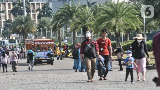 Mengisi Libur Sekolah di Tugu Monas