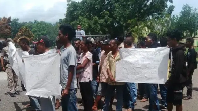 Warga tuntut Kades Koalisia NTT mesum ditindak (Liputan6.com / Ola Keda) 
